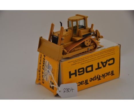 CONRAD MODEL 2851 CAT D6H TRACK-TYPE TRACTOR SCALE 1:50 GC