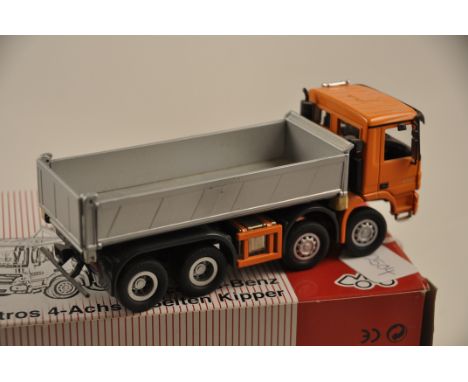 NZG MODEL 535 MERCEDES BENZ ACTROS TIPPER TRUCK SCALE 1:50 GC BROKEN WING MIRROR