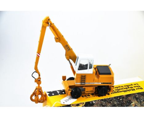 CONRAD MODEL 2832 LIEBHERR THE HYDRAULIC EXCAVATOR A932 SCALE 1:50 GC