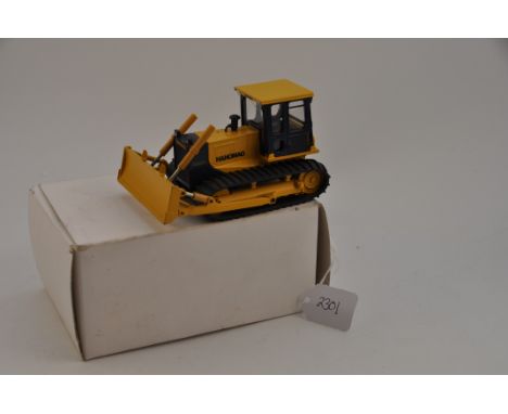 CONRAD MODEL 2853 HANOMAG D680E EXCAVATOR SCALE 1:50 GC