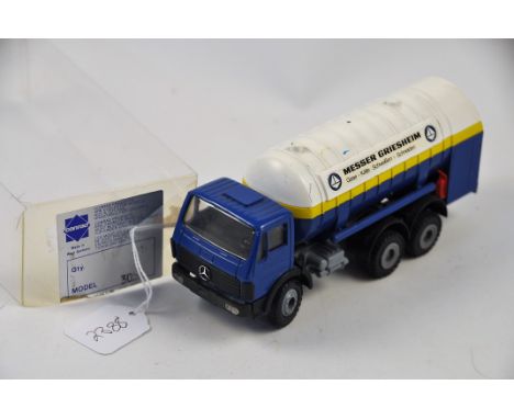 CONRAD MODEL 3053 MERCEDES BENZ MESSER GRIESHEIM FUEL TRUCK SCALE 1:50 GC 