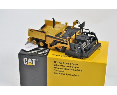 NZG MODEL 3881 CATERPILLAR AP-1000 ASPHALT PAVER SCALE 1:50 VGC