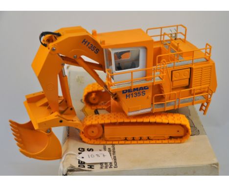 CONRAD 1:50 SCALE DEMAG H 135 S HYDRAULIC EXCAVATOR IN BOX GC