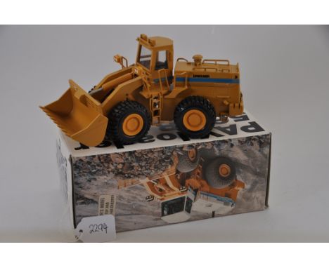 CONRAD MODEL 2420 DRESSER 560B PAY LOADER SCALE 1:50 GC