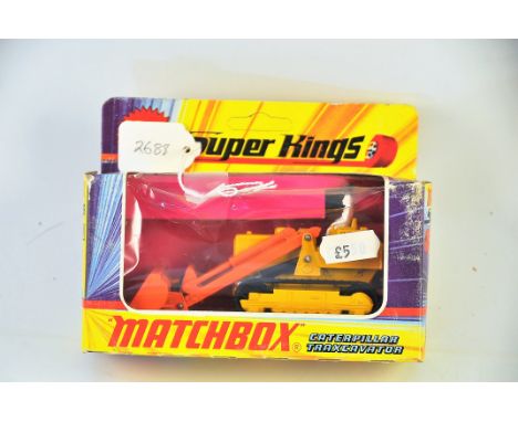 MATCHBOX CATERPILLAR TRAXCAVATOR WITH HYDRAULIC SHOVEL K-8 WITH FIGURE AND BOX