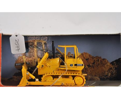 ERTL MODEL 5261 JOHN DEERE 850C CRAWLER DOZER SCALE 1:50 GC WITH BOX