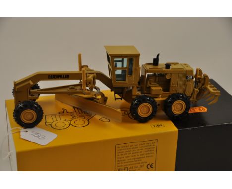 NZG MODEL 387 CATERPILLAR 16G MOTOR GRADER SCALE 1:50 GC