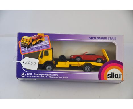 1:55 SCALE SIKU MODEL NO - 2520 BREAKDOWN TRUCK WITH AUDI CAR VGC