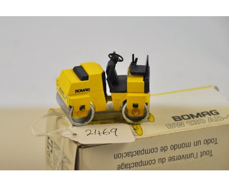 CONRAD MODEL 2711 BOMAG BW 120 AD-2 TANDEM VIBRATORY ROLLERS SCALE 1:50 GC