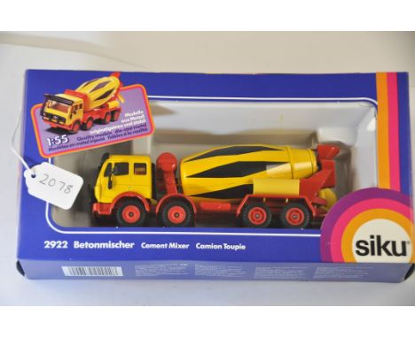 1:55 SCALE SIKU MODEL NO - 2922 MERCEDES CEMENT MIXER LORRY IN BOX VGC