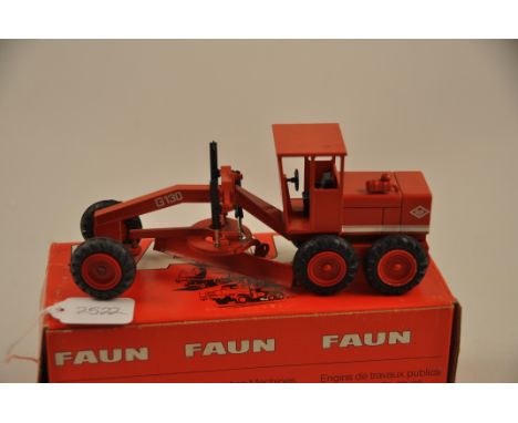 NZG MODEL 232 O&K ORENSTEIN & KOPPEL G130 FAUN GRADER SCALE 1:50 GC