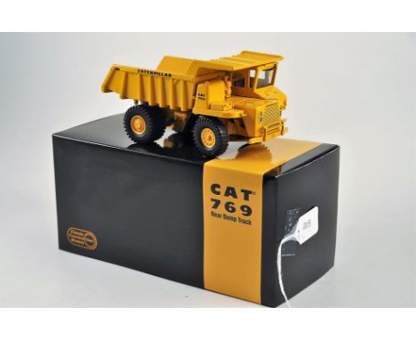 CLASSIC CONSTRUCTION MODEL 2008 CATAPILLAR CAT 769 REAR DUMP TRUCK SCALE 1:48 VGC