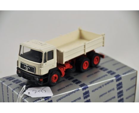 CONRAD MODEL 4140 MAN WHITE AND RED TIPPER TRUCK SCALE 1:50 GC SLIGHT CHIPS TO PAINTWORK