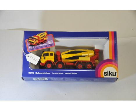 1:55 SCALE SIKU MODEL NO - 2922 MERCEDES CEMENT MIXER LORRY IN BOX PRE 1990 VGC