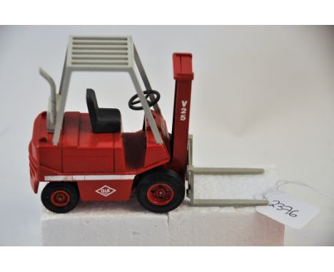 NZG MODEL 173 O&K ORENSTEIN & KOPPEL V25 FORKLIFT SCALE 1:25 GC