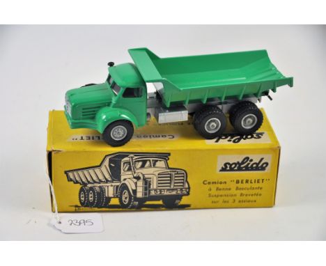 SOLIDO MODEL 523 CAMION BERLIET GREEN IN A 303 BOX
