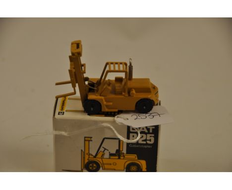 NZG MODEL 124 CAT B25 FORKLIFT SCALE 1:87 GC