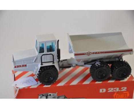 NZG MODEL 301 O&K ORENSTEIN & KOPPEL D23.2 FAUN WHITE AND RED TIPPER TRUCK SCALE 1:50 GC