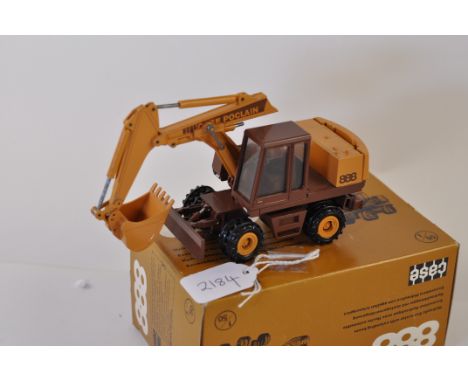 CONRAD MODEL 2893 CASE 888 HYDRAULIC EXCAVATOR WITH EXTENDING BOOM SCALE 1:50 GC SLIGHT WEAR