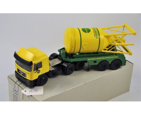 CONRAD MODEL 6103 MAN F2000 BEAMIX SILO TRANSPORTER SCALE 1:50 GC MISSING WING MIRROR WITH BOX