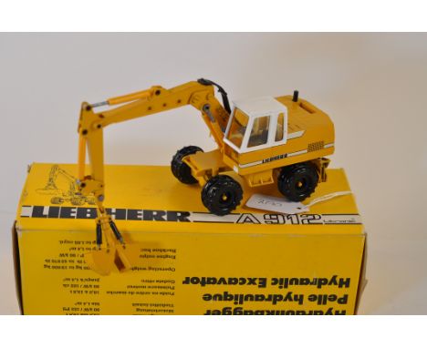 CONRAD MODEL 2830 LIEBHERR A912 HYDRAULIC EXCAVATOR SCALE 1:50 VGC