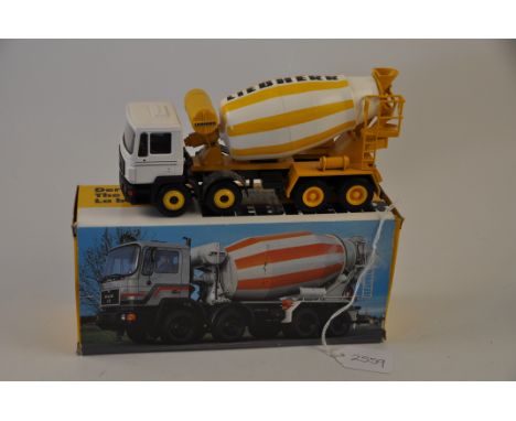 CONRAD MODEL 4165 LIEBHERR HTM 904 THGE HYDRAULIC TRUCK MIXER SCALE 1:50 GC