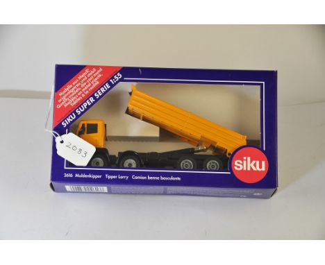 1:55 SCALE SIKU MODEL NO - 2616 MERCEDES TIPPER LORRY IN BOX NMC 