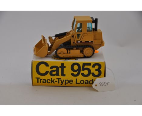 NZG MODEL 223 CAT 953 TRACK TYPE LOADER SCALE 1:50 GC