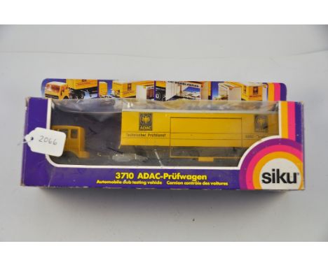 1:55 SCALE SIKU MODEL NO - 3710 'ADAC ' AUTOMOBILE CLUB TESTING VEHICLE IN BOX PRE 1990 SOME DAMAGE TO BOX GC