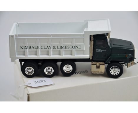 CONRAD MODEL 64105/04 INTERNATIONAL 5600I TIPPER TRUCK KIMBALE CLAY & LIMESTONE SCALE 1:50 A/F TYRE MISSING