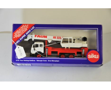 1:55 SCALE SIKU MODEL NO - 3723 FAUN TELESCOPIC CRANE IN BOX SLIGHT DAMAGE TO BOX GC