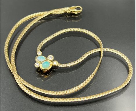 Collier 585 Gelbgold. Mittelteil besetzt mit kleinen Opalen und Diamanten.Circa 7 Gramm Gesamtgewicht. Circa 42,5 cm lang im 