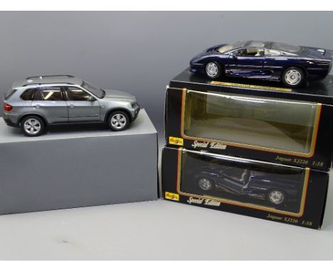 THREE 1/18TH SCALE DIECAST COLLECTOR'S VEHICLES including a BMW X5 by Kyosho and two Jaguar XJ220 Special Edition by Maisto