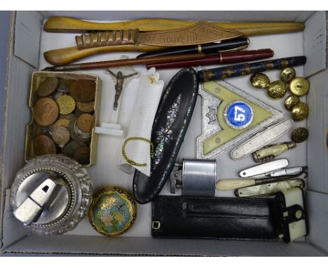 MIXED GROUP OF COLLECTABLES including vintage fountain pens, pocket knives, coinage, cigarette lighters and a trench art copp