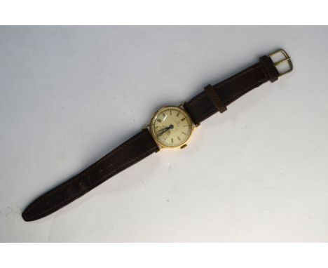 A gentleman's vintage Omega 9ct gold wristwatch with 16 jewel movement no 8968016, Birmingham 1939, 2.5 cm dialWorking order,