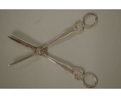 A pair of Edwardian silver grape scissors by Goldsmiths &amp; Silversmiths Co Ltd,&nbsp;London 1902, 113g. 