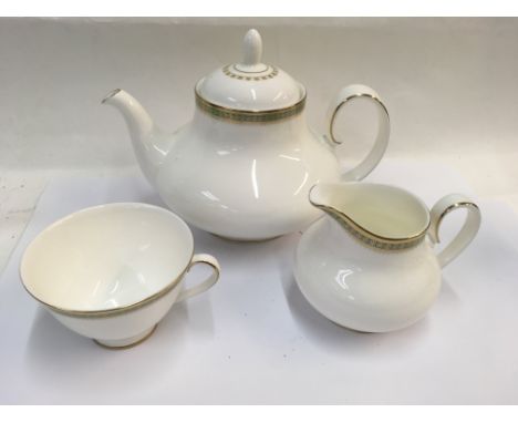 An extensive Royal Doulton Tea and Dinner service. (51pcs)