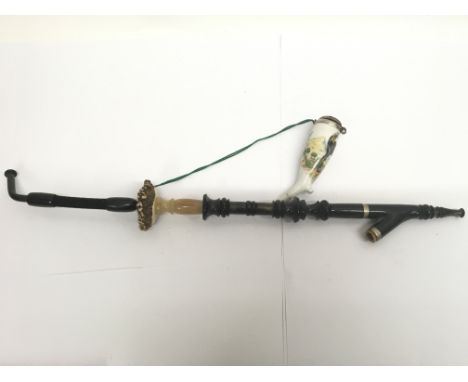 Good quality 19th century Bauarian pipe with porcelain bowl and horn stem