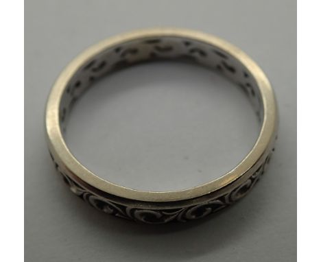 14ct white gold fancy band size K/L 2.4g 