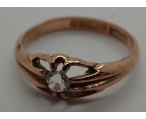 Vintage 9ct gold ring claw set with a single diamond size P 