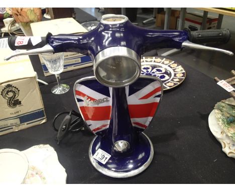 Blue Union Jack Vespa desk lamp H: 30 cmCondition Report: As new condition and in working order at lotting. P&P to Mainland U