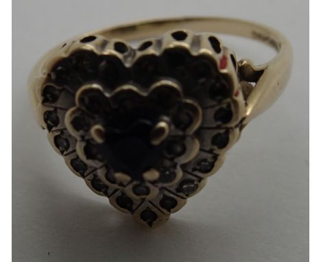 9ct gold heart shaped ring size R 3.0g 