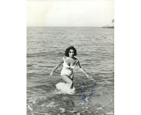 TAYLOR ELIZABETH: (1932-2011) British actress, Academy Award winner. Vintage signed 7 x 9.5 photograph of Taylor in a three-q