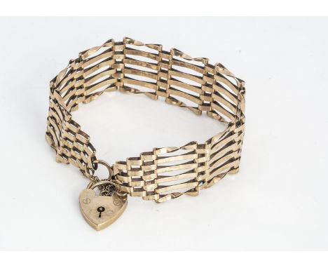 A gate bar 9ct gold bracelet,  with padlock clasp, 20 cm, 14.5g