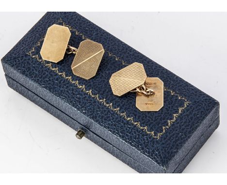 A pair of 9ct gold rectangular engine turned cufflinks, with chain links 5.1g