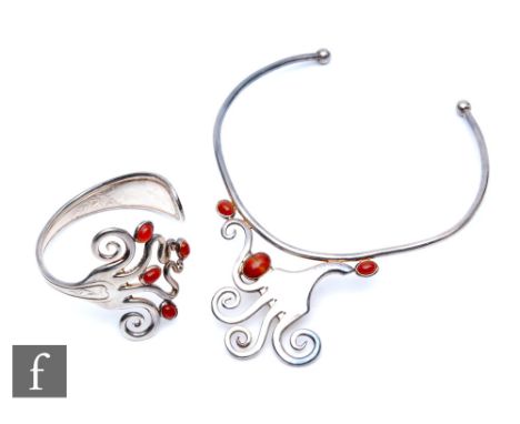 A later 20th Century torque and matching cuff bracelet, the bracelet formed as a coiled fork with the tines curled to hold re