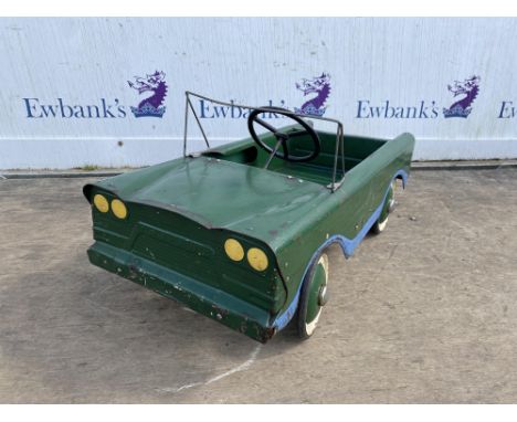 Vintage Original Triang Pedal Car - Green TRI-ANG T45 pedal car, Circa 1960s. Please note this lot has the standard Ewbank's 