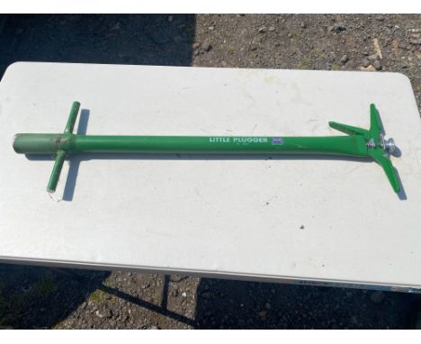 Little plugger blub planting tool.  Please note this lot has the standard Ewbank's standard buyers premium payable on top of 