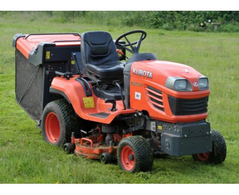 Kubota G23-11 Ride on tractor.Powered by the 17.W diesel engine.48 inch cutting deck. Hydrostatic transmission. Mowing height