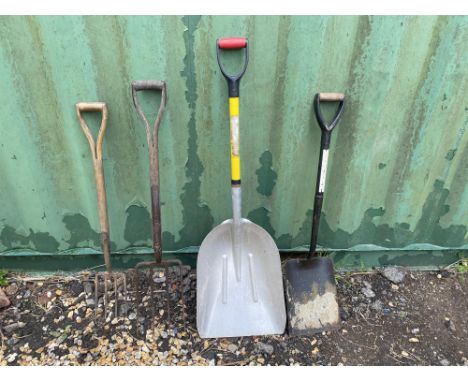 Selection of gardening tools to include:  2 x Yard shovels and 2 x forks. Please note this lot has the standard Ewbank's stan